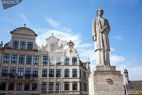 Image of The Queen Elisabeth statue in Brussels, Belgium