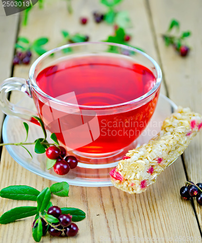 Image of Tea with granola and lingonberries