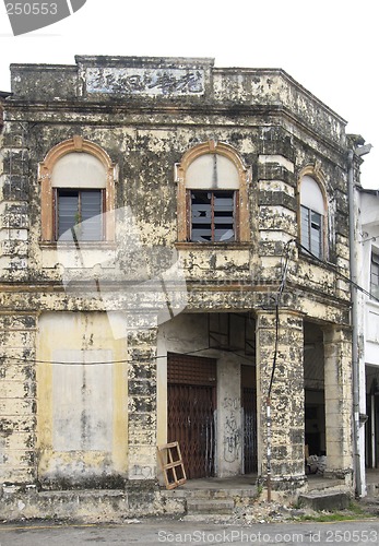 Image of Old, damaged building