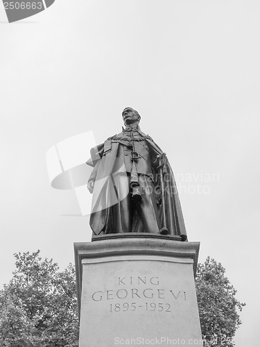 Image of George and Elizabeth monument London