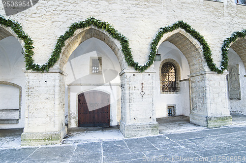 Image of the facade of the town hall decorated for Christmas in Tallinn 