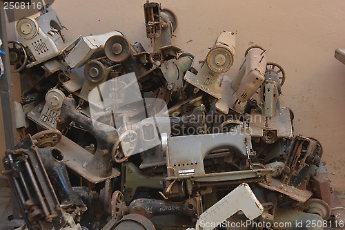 Image of sewing machines 