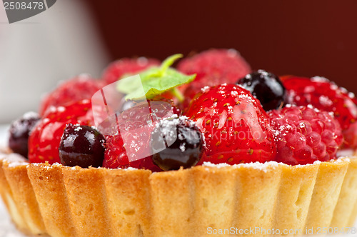 Image of Cake with fresh berries