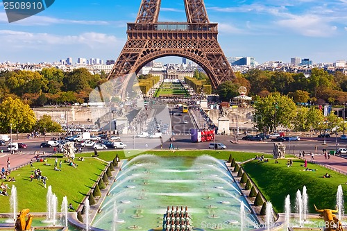 Image of Eiffel Tower in Paris