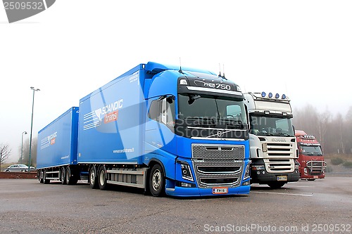 Image of Blue Volvo FH16 750 Truck