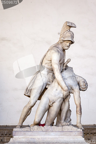 Image of Menelaus supporting the body of Patroclus