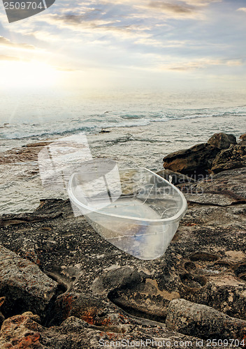 Image of Sculpture by the Sea exhibit at Bondi, Australia