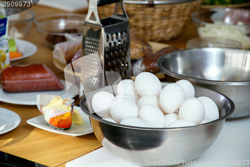 Image of A log of eggs on the kitchen