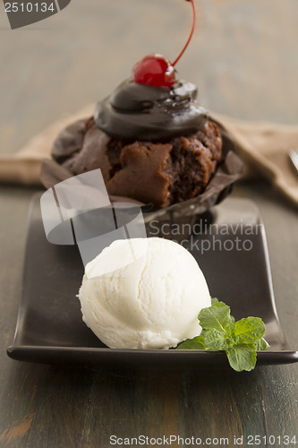 Image of Ice Cream With a Muffin