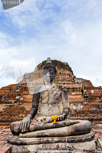 Image of Giant buddha statue