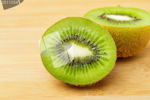 Image of Slices of green kiwi
