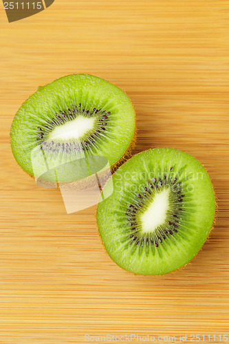 Image of Slices of green kiwi