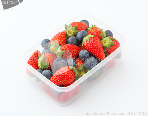 Image of Strawberry and blueberry mix in lunch box 