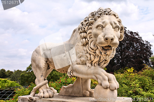 Image of Lion sculpture