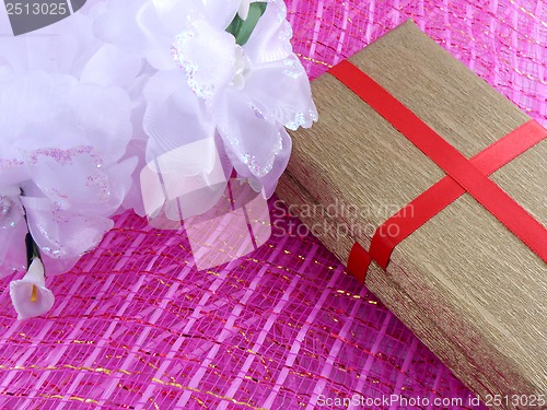 Image of Golden gift box with white flowers