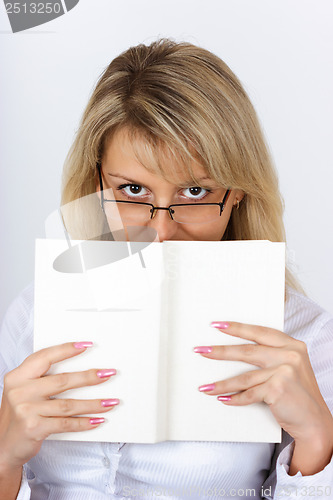 Image of Portrait blonde with a book