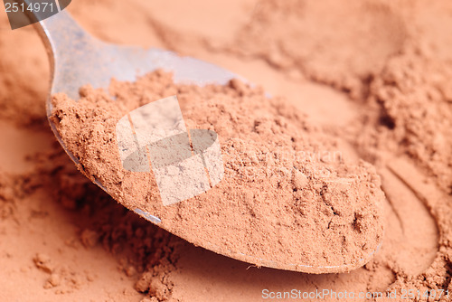 Image of Cocoa  powder  and  steel  spoon