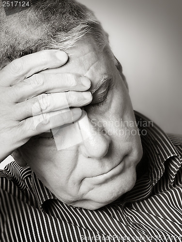 Image of 	Senior man with a headache