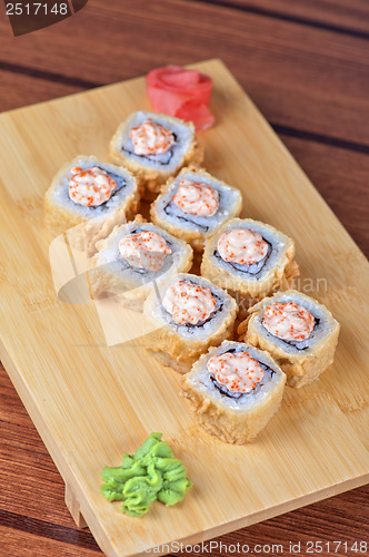 Image of cream cheese and tobico sushi roll