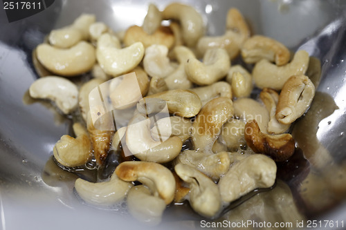 Image of Cashew nuts frying