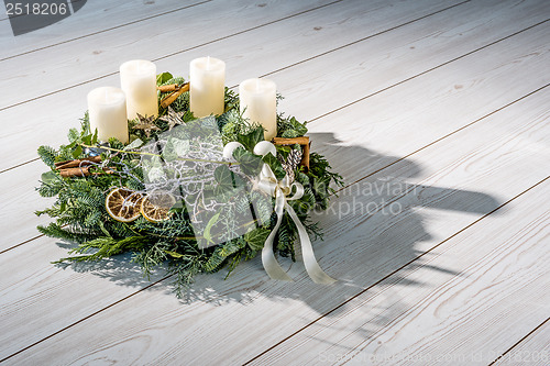 Image of Advent wreath with white candles