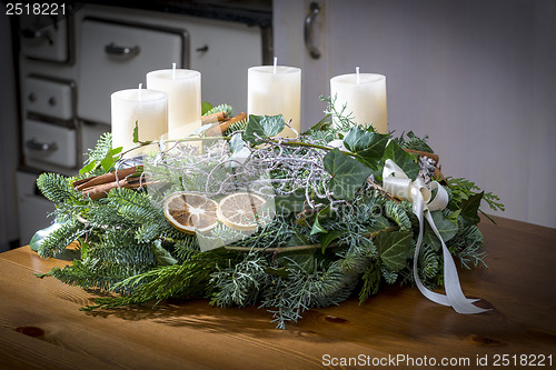 Image of Advent wreath with white candles