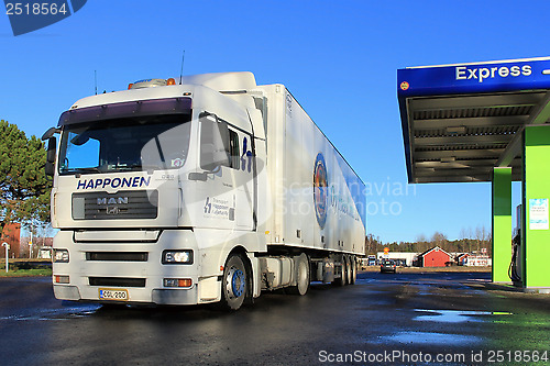 Image of White Man TGA 18.480 Truck and Trailer at a Filling Station