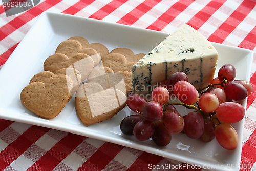 Image of Gingerbread , cheese and grapes