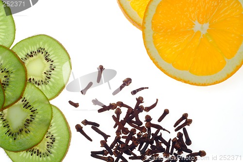 Image of sliced kiwi fruit and orange with clove