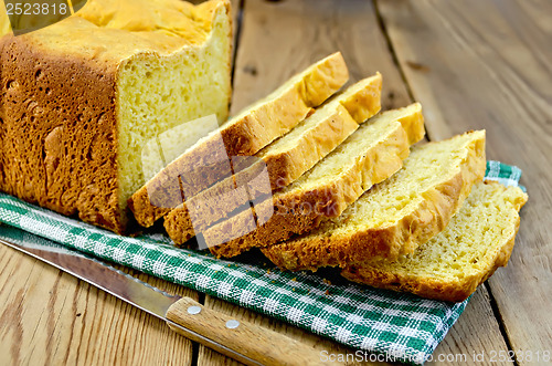 Image of Bread yellow on a green napkin