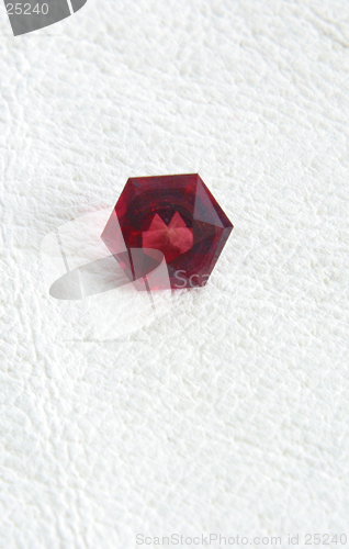 Image of red beryl emerald