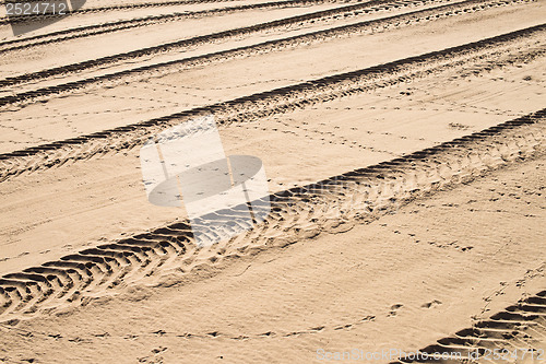 Image of Tyre tracks