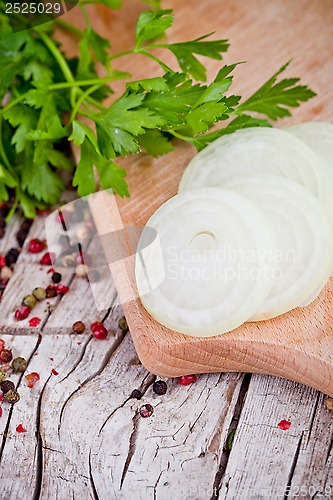 Image of fresh sliced onion, peppercorns and parsley 