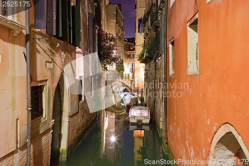 Image of Venice at night
