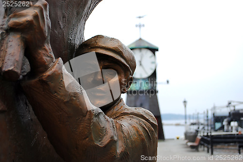 Image of Pelle group monument