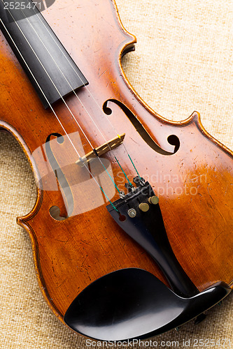 Image of Western musical instrument, violin