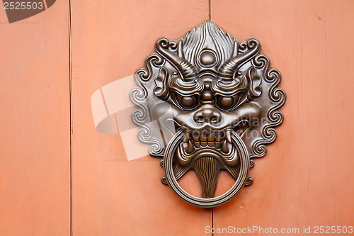 Image of Metallic Lion statue door lock