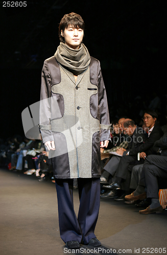 Image of Asian male model on the catwalk during a fashion show - EDITORIA