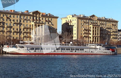 Image of Restaurant on water deborkader