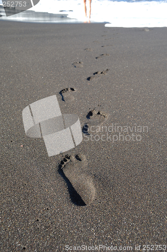 Image of Footprints to the sea