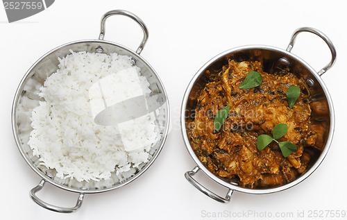 Image of Methi chicken and rice in kadai bowls