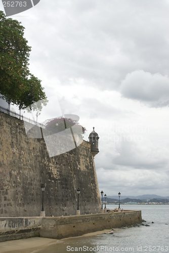 Image of the wall and sentry post old san juan