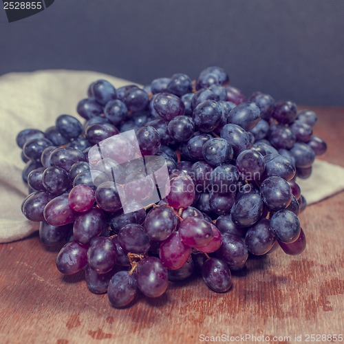 Image of bunch or red grapes