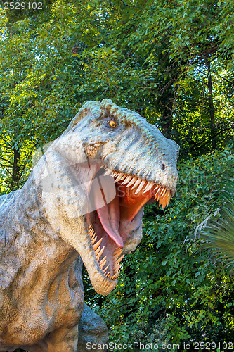 Image of model of big tyranosaurus rex jungle