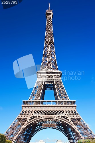 Image of Eiffel Tower in Paris