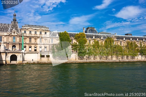 Image of Louvre museum