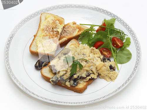 Image of Scrambled egg mushroom and salad plate