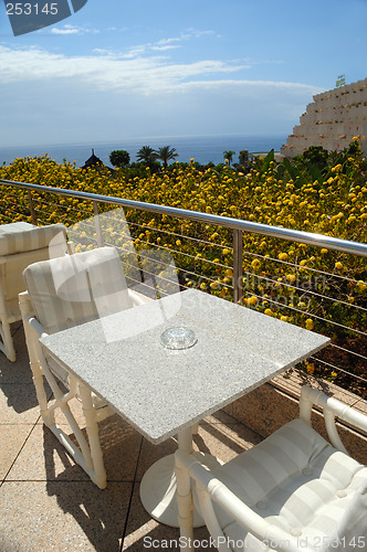 Image of Empty table