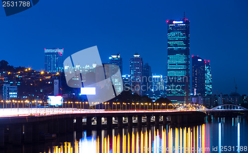 Image of Seoul skyline at night