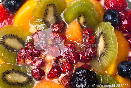Image of Cake with fresh fruits